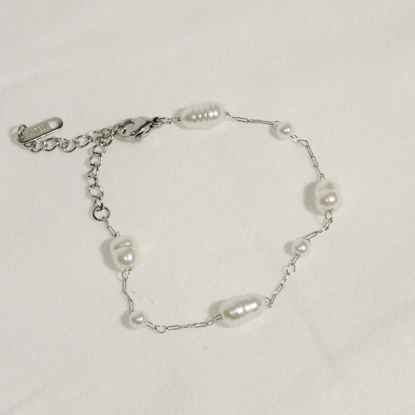 Juno Pearl Chain Bracelet