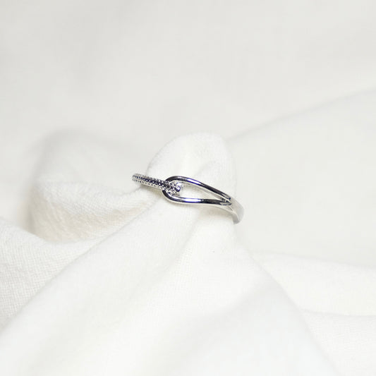 Clara Loop Ring